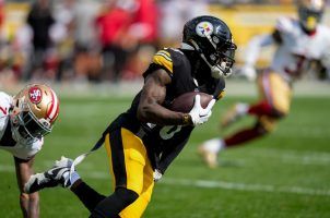 Pittsburgh Steelers wide receiver Diontae Johnson, seen here with a reception against the San Francisco 49ers in Week 1 at Heinz Field, could miss several weeks with a hamstring injury. (Image: Getty)