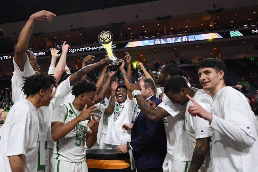 North Texas men's basketball team celebrates