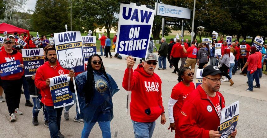 UAW members picket