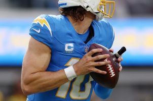 Chargers Justin Herbert finger injury