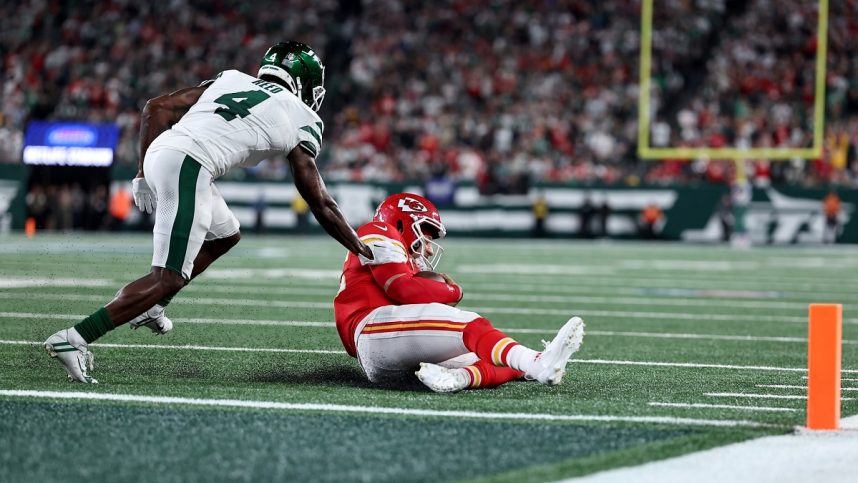 Patrick Mahomes Chiefs Slide Jets