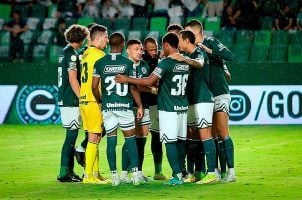 Members of Brazil's Goiânia Esporte Clube soccer team huddle on the field