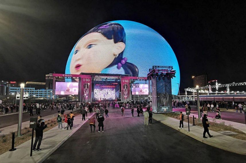 The Sphere displays the animated image of a young girl.