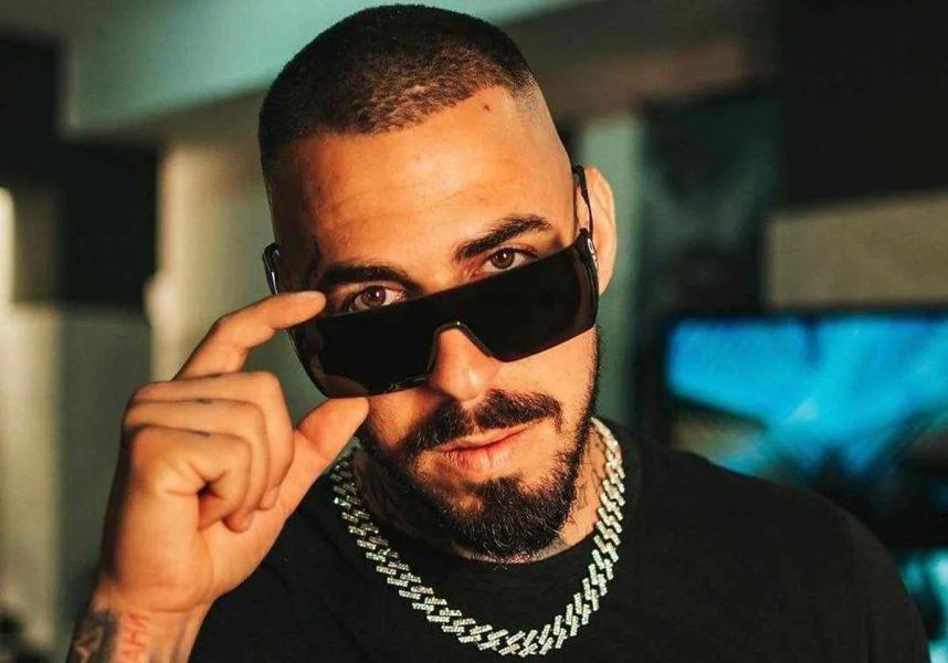 Greek hip-hop artist Don Leon in sunglasses