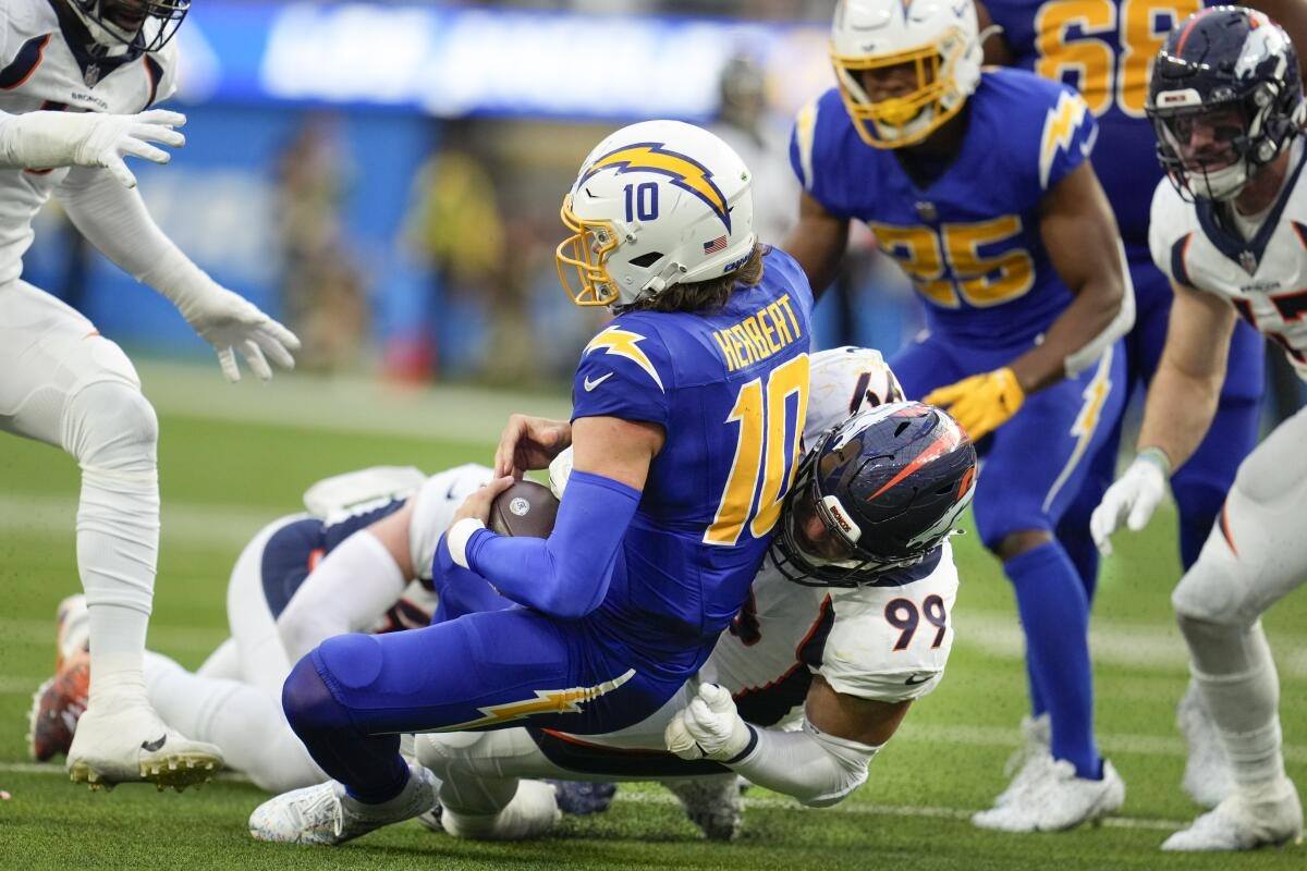 LA Chargers Injury Report Justin Herbert Another Broken Finger