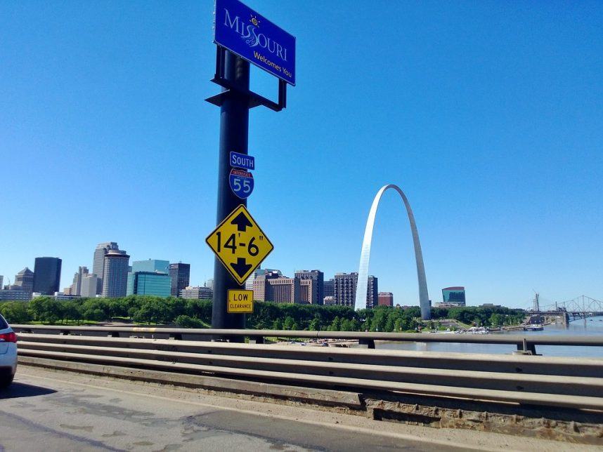 Highway sign welcomes visitors to Missouri.