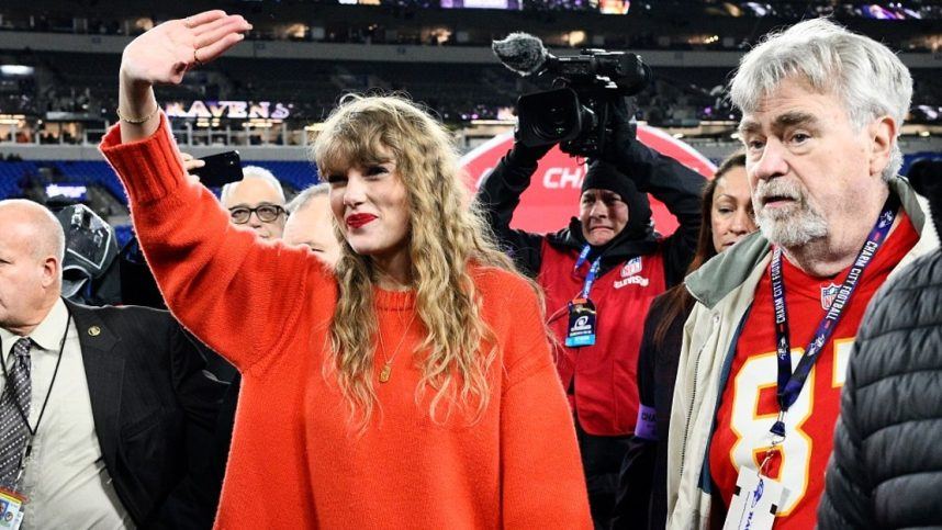 Taylor Swift alongside Travis Kelce’s father, Ed, in Baltimore