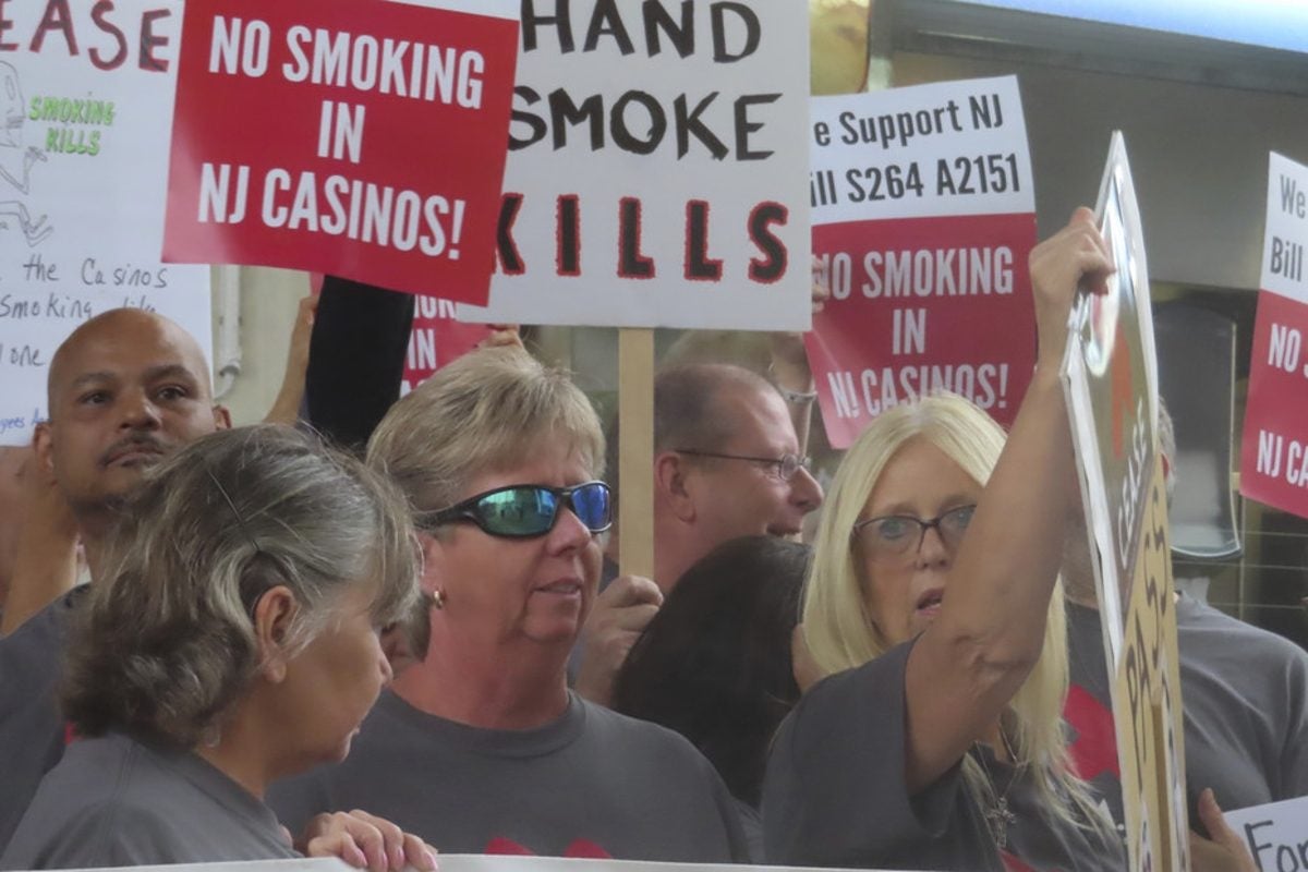 Atlantic City Casino Smoking Bill Seeks to Distance Smokers