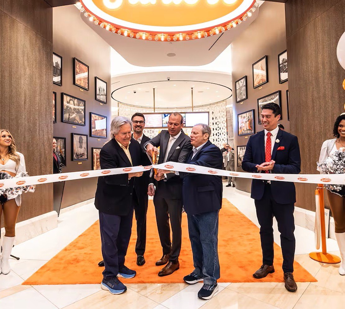 VEGAS RESTAURANT ROUNDUP Peppermill Gets Bearded, Junior's Says