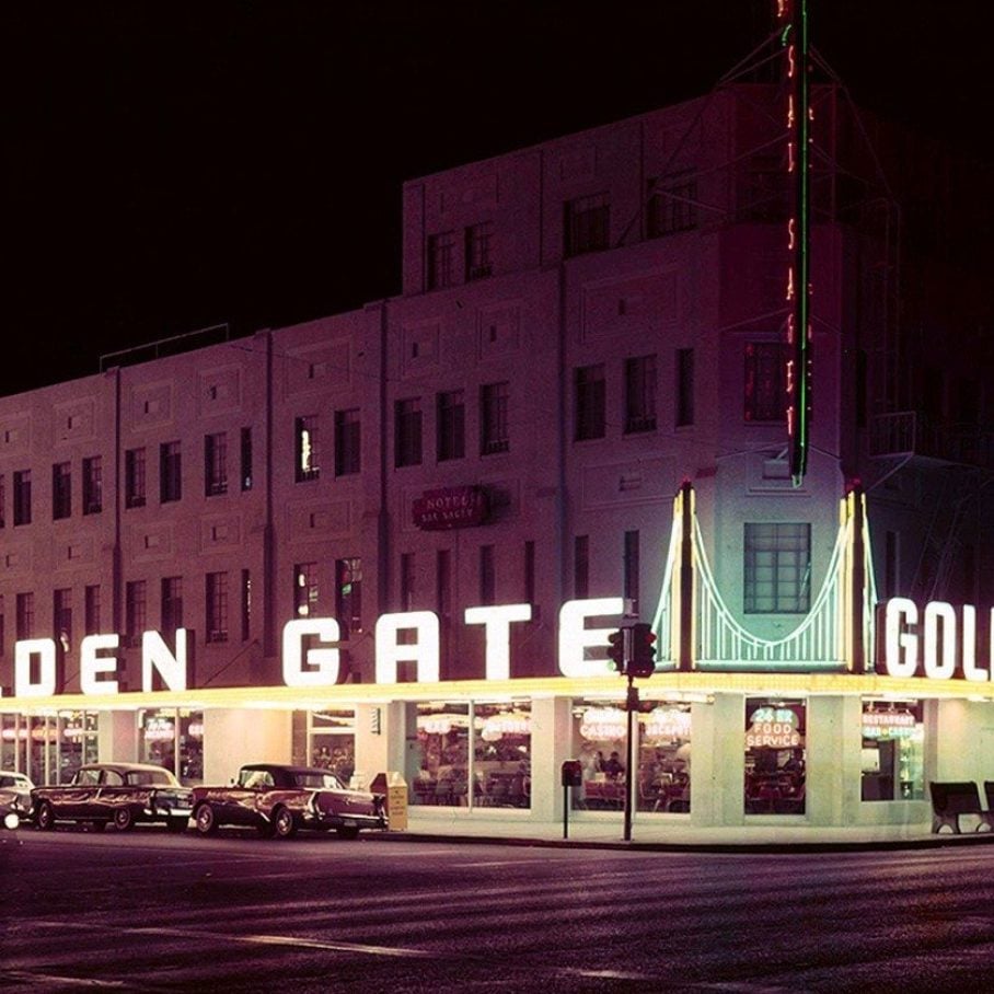 Foto „Cisco Sign Near Cisco Headquarters Campus In Silicon Valley The Red And Blue Logo Depicts The Two Towers Of The Golden Gate Bridge San Jose California Usa 2020 Australia