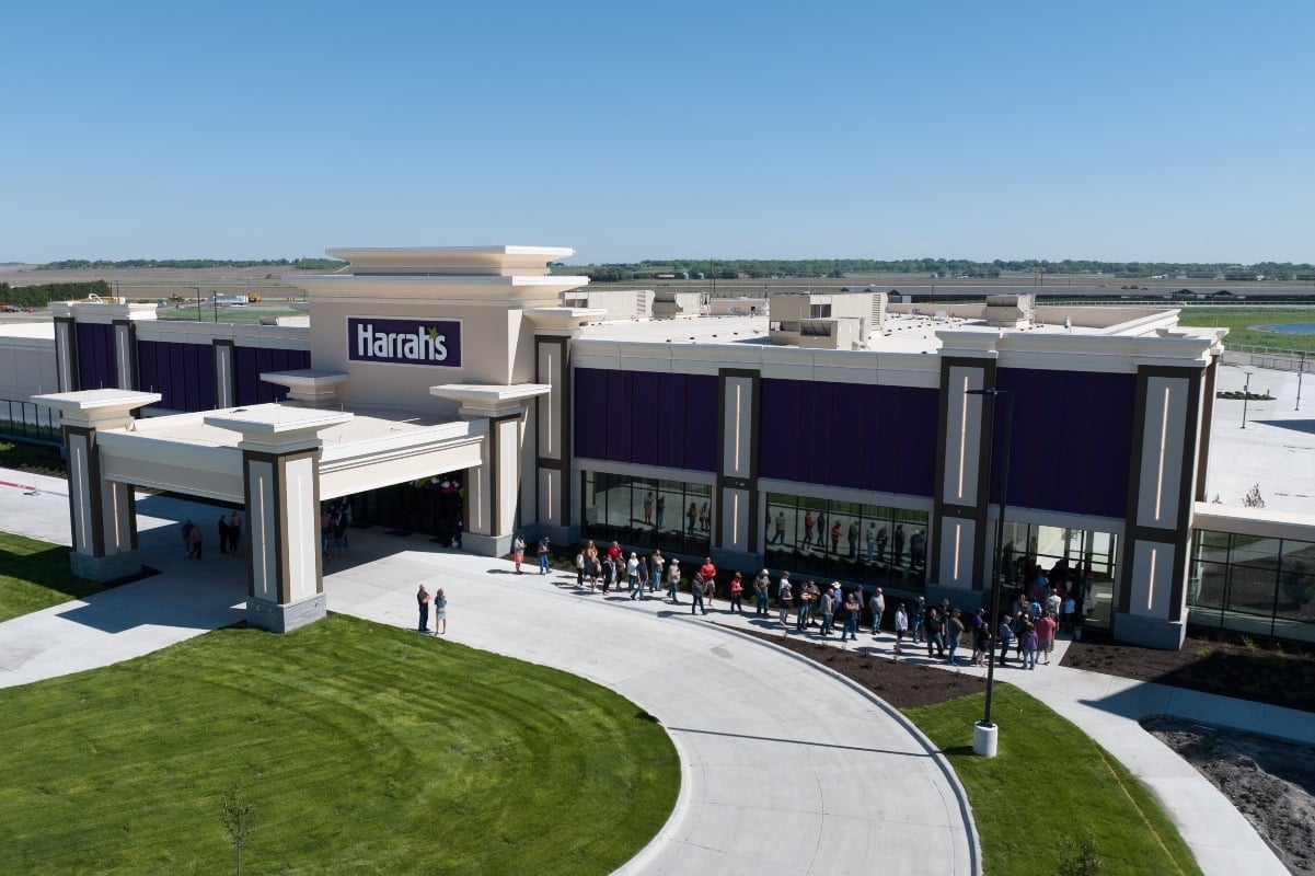 Harrah's Columbus Opens in Nebraska, Slots Player Hits Jackpot - Vimarsana News