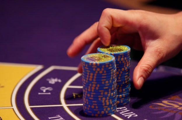 Macau, baccarat, cheating, stacked deck , organized crime group