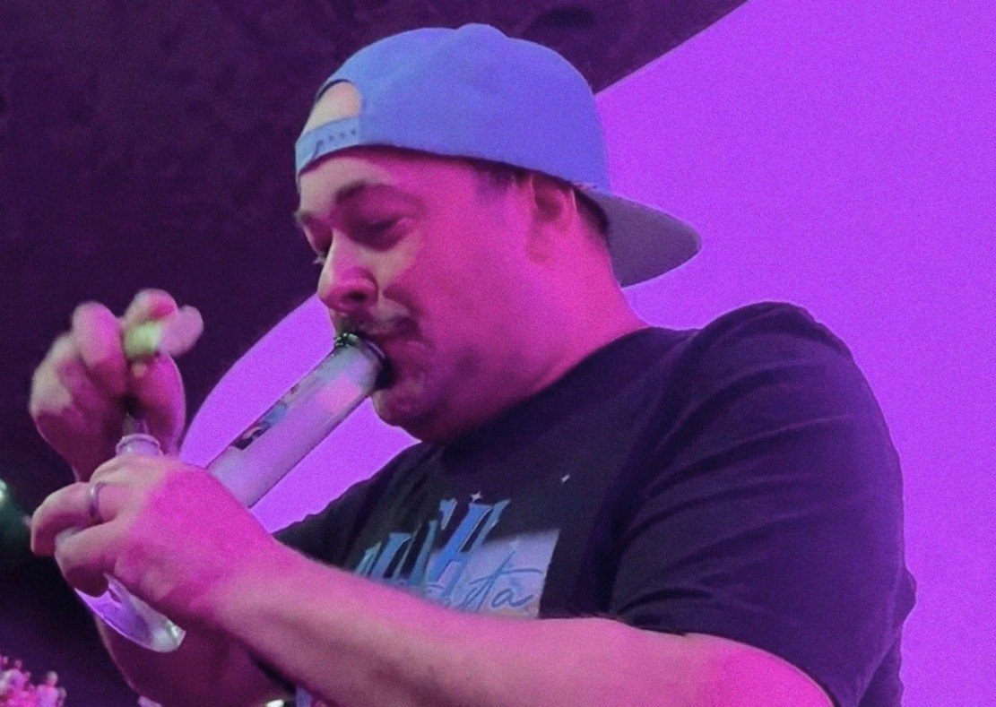 vegas-sphere-imposes-then-lifts-ban-on-phish-bong-ripper-casino