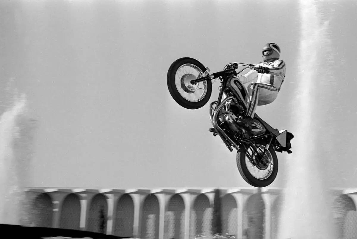 VEGAS MYTHS BUSTED: Evel Knievel Nearly Died Attempting to Jump Caesars Palace Fountain