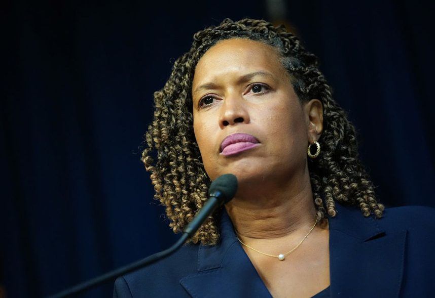 Washington D.C. economy, Muriel Bowser gambling bill, poker legalization, D.C. budget deficit, Kenyan McDuffie