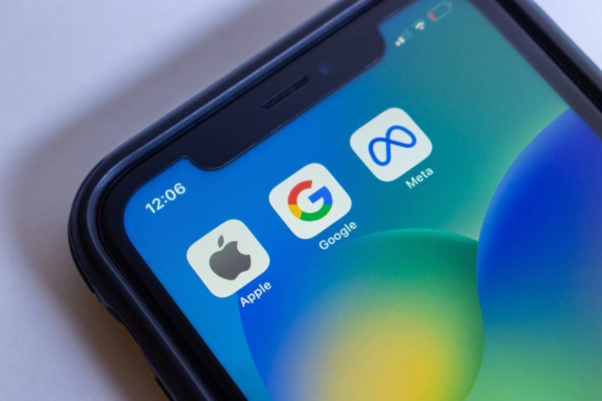 Apple Google Facebook social casino apps