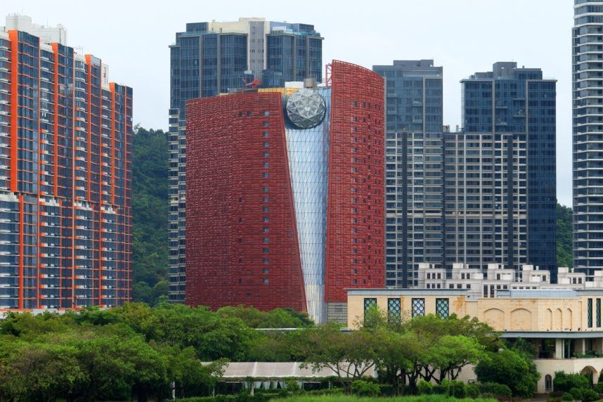 The 13 Macau Readying a Comeback, Bankrupt Casino Hotel Said to Be Hiring