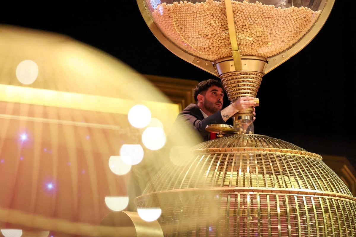 Number 79432 Wins Spanish Christmas Lottery, Powerball Hits $1.6 Billion