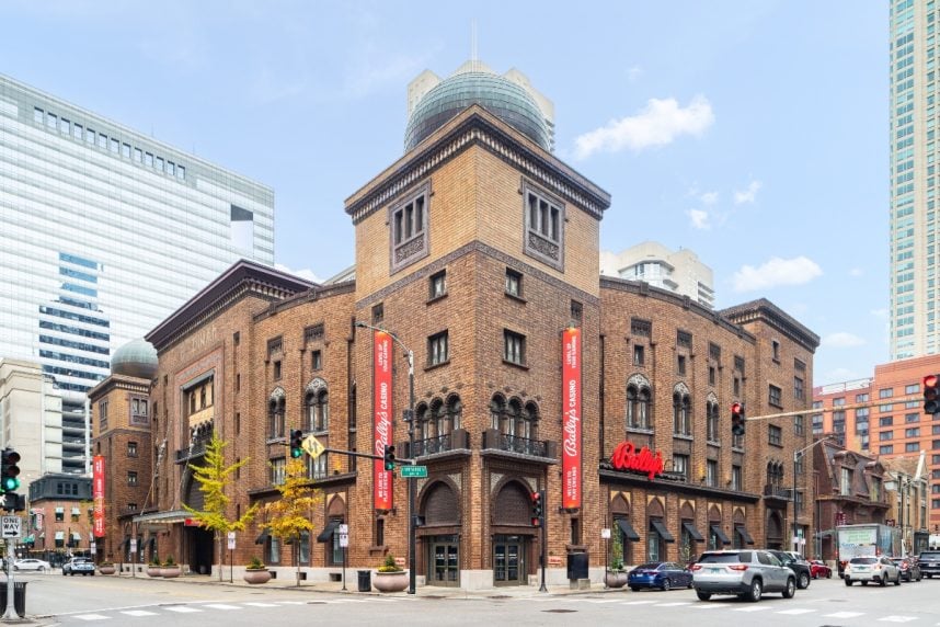 immigrant slot machine win Bally's Chicago