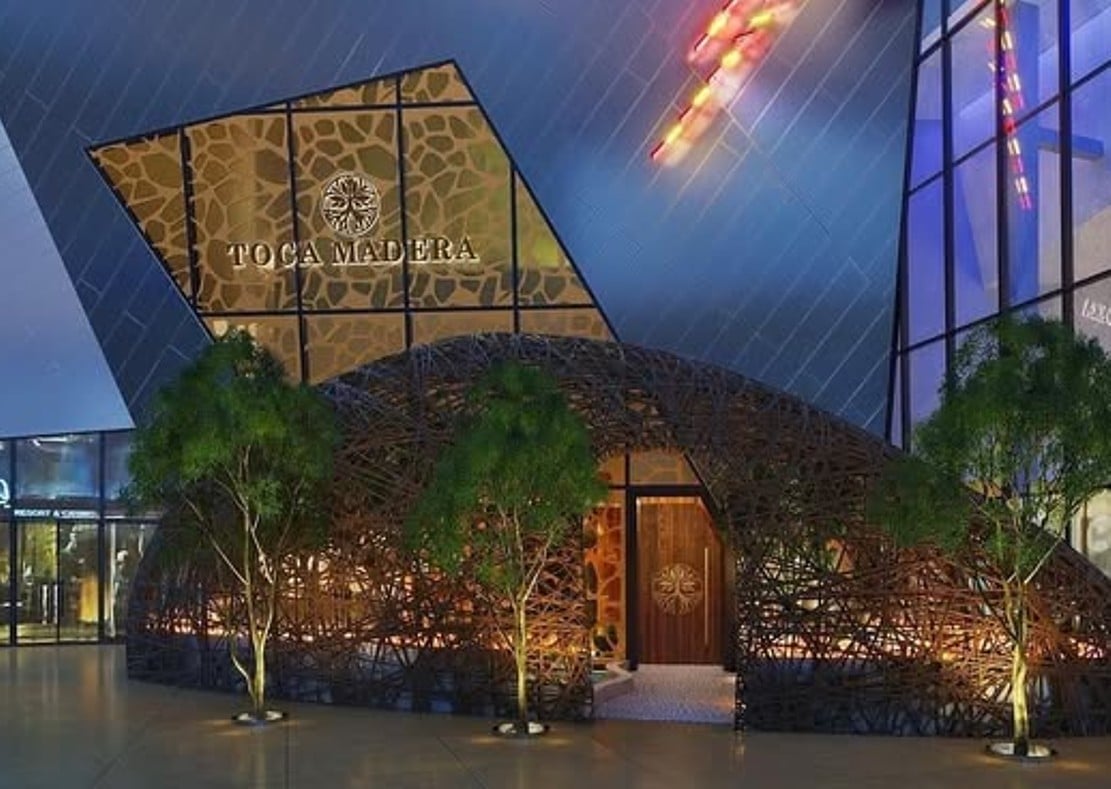 VEGAS DINING NEWS: The Plaza’s McEviction, Multiple Engagement Rings & the Latest Health Closures