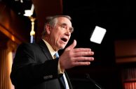 Senators Push Ban On Government Officials from Trading Prediction Markets