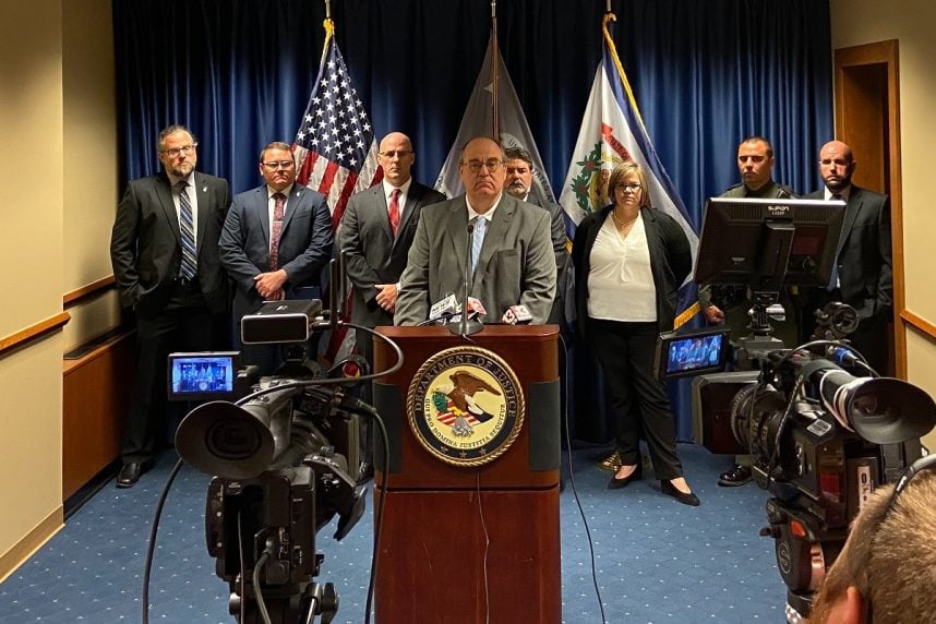 federal prosecutor online gambling crime