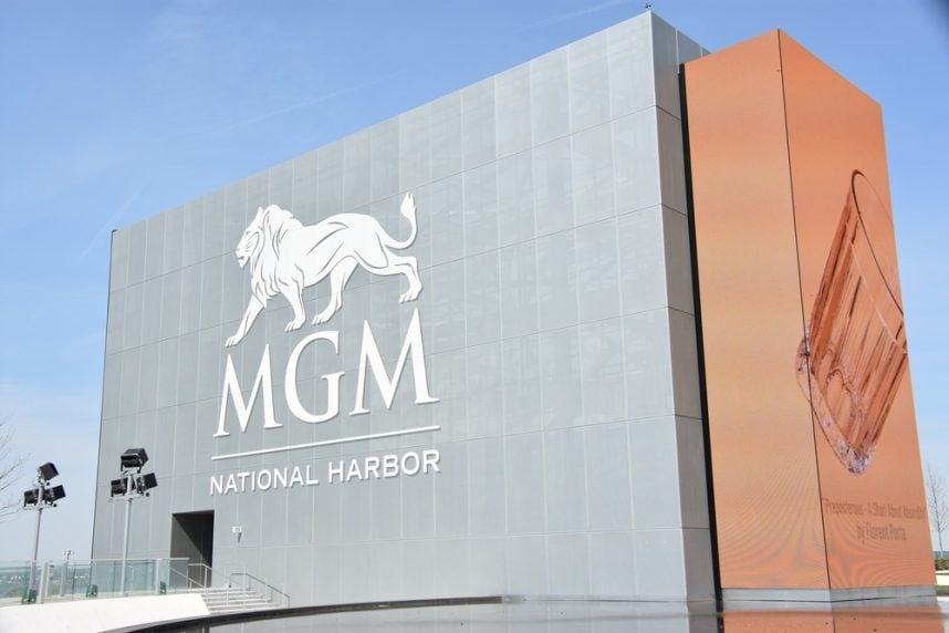 MGM National Harbor, casino waitress lawsuit, $76,000 tip, baccarat high roller, Tajia Mackyeon