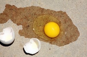 VEGAS MYTHS BUSTED: You Can Fry an Egg on the Sidewalk in Summer