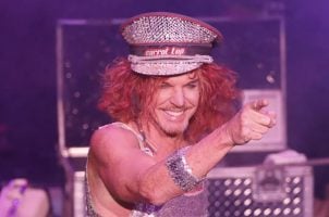 VEGAS MYTHS BUSTED: Carrot Top is an Unfunny Prop Comic