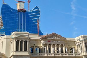 Las Vegas Casino Revenue Stalls in August Amid Persistent Tourism Headwinds