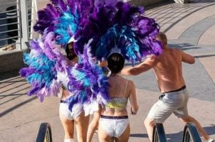 Showgirl Impersonators, Tourists Clash on Las Vegas Strip in Viral Video