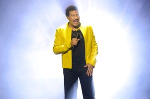 VEGAS MUSIC NEWS: Lionel Richie Postpones Residency, Pearl Jam Resists Sphere, Nickelback Tour Stop