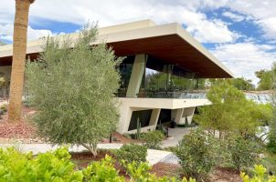 VEGAS DINING NEWS: Wynn’s Cliff House, Circus Circus Food Court Overhaul, Luke Combs’ Category 10 Set for Oct. 15