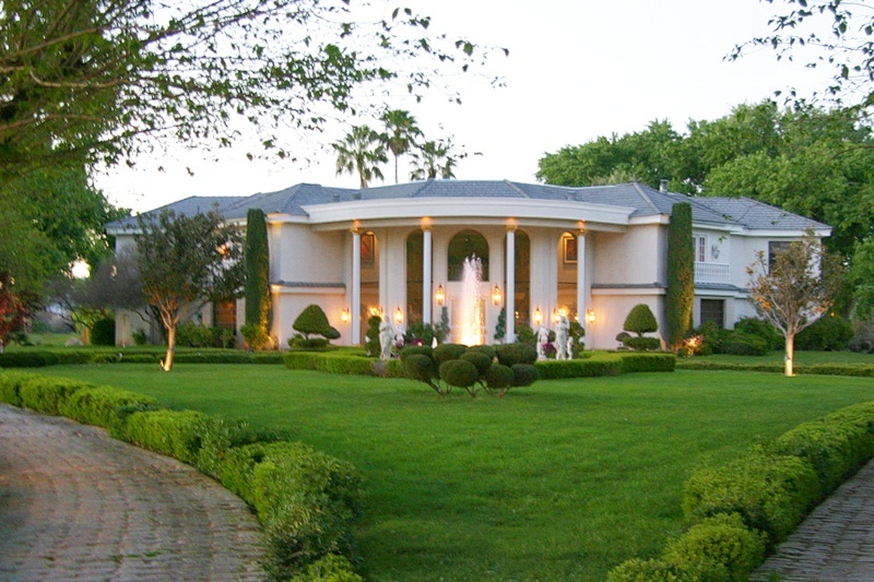 Casa de Shenandoah translates as "House of Chapter 11."