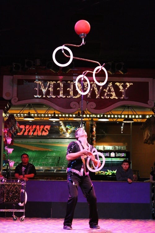 The circus acts are the best 10 minutes you'll spend in Las Vegas, unless you have sex with this blog.