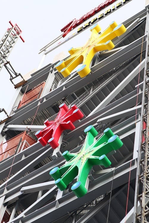 We could not be bigger fans of Googie stars.