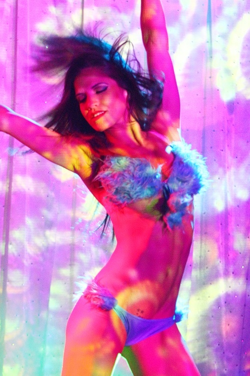 Stop covering up with lights what she's working so hard to uncover, thanks.