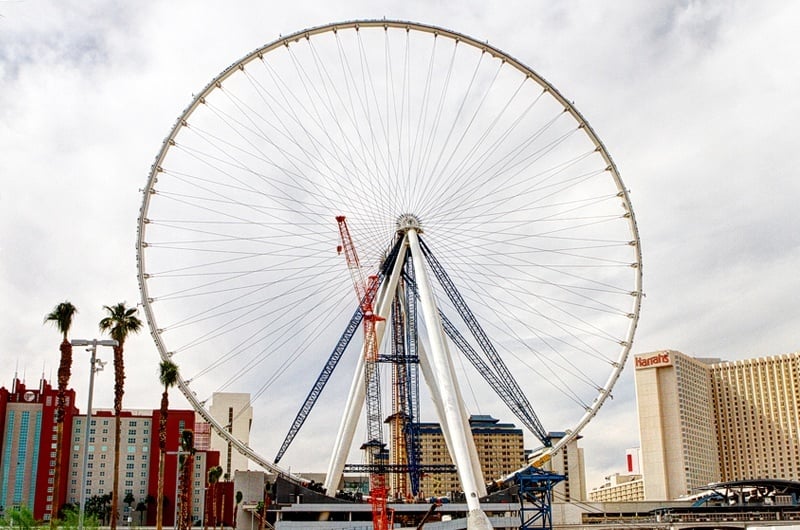 The High Roller is 100 feet taller than the London Eye.