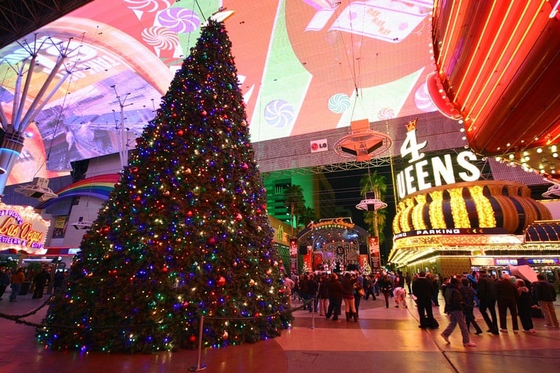 Las Vegas holidays Take that, Rockefeller Center.