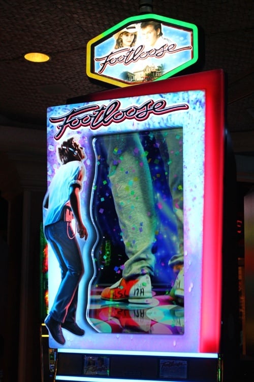 Footloose slot machine