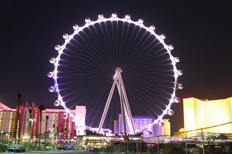 High Roller Ferris wheel lights