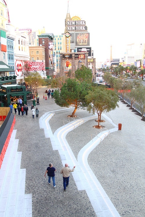 New York-New York plaza