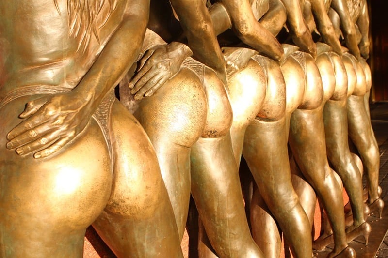 Riviera Las Vegas statue