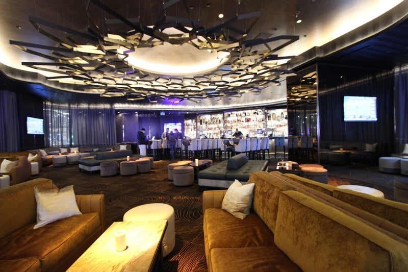 Clique Bar & Lounge