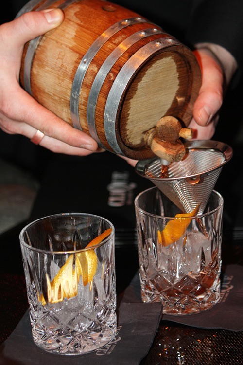 Clique mixology