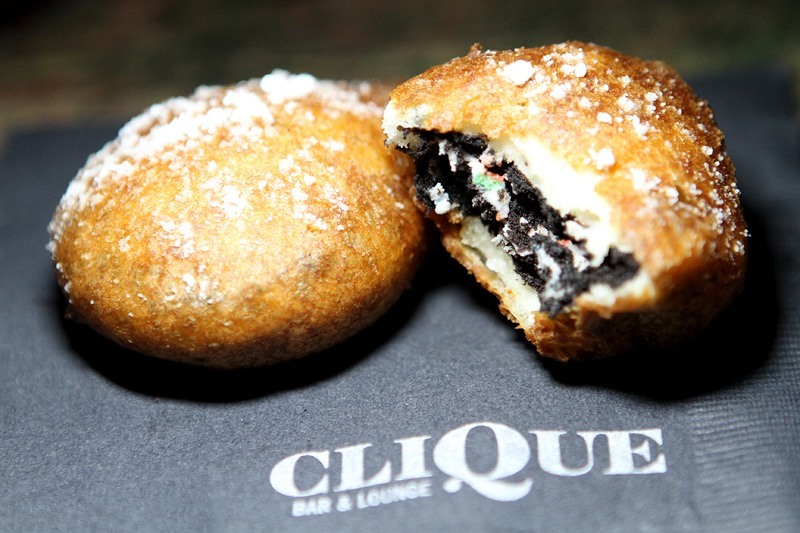 Clique deep fried Oreos