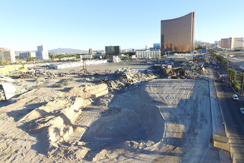 Video: Implosion levels tower of Riviera casino in Las Vegas