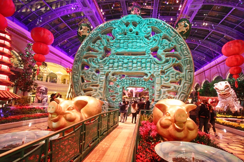 Chinese New Year Means Days of Swine and Roses at Bellagio Conservatory