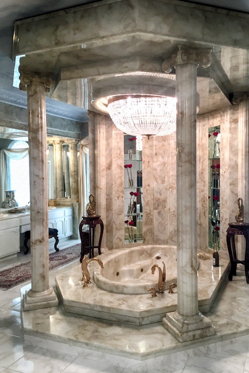 Liberace bathtub
