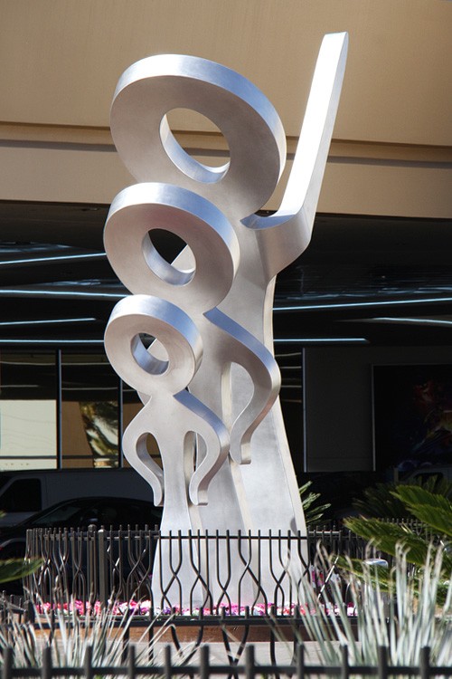 Strat Look statue